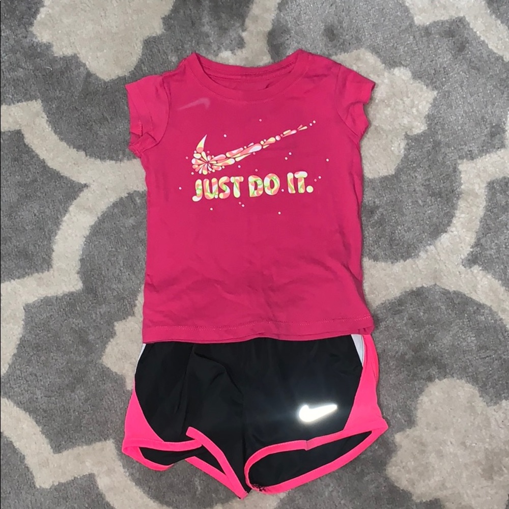 2T girls Nike shirt and shorts